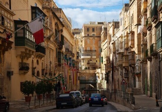 Illustrasjon av leiebil i Valletta